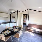 法兰西泰尔阿莫德拉克假日公园 2*