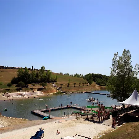 Aldeamento Turístico Terres De France - Les Hameaux Des Lacs Monclar-de-Quercy