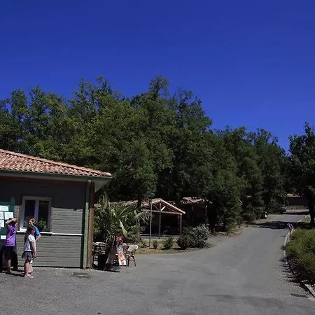 ホリデーパーク Terres De France - Les Hameaux Des Lacs Monclar-de-Quercy