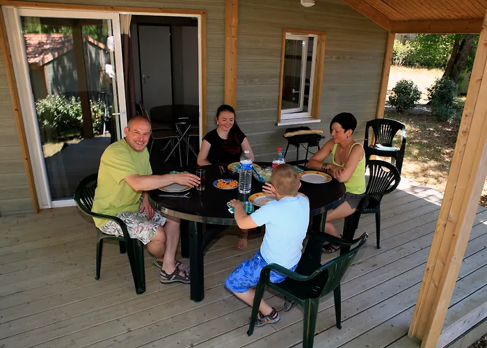 Terres De France - Les Hameaux Des Lacs Parco vacanze Monclar-de-Quercy