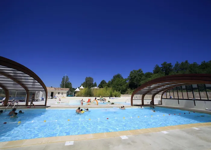 Terres De France - Les Hameaux Des Lacs 2*