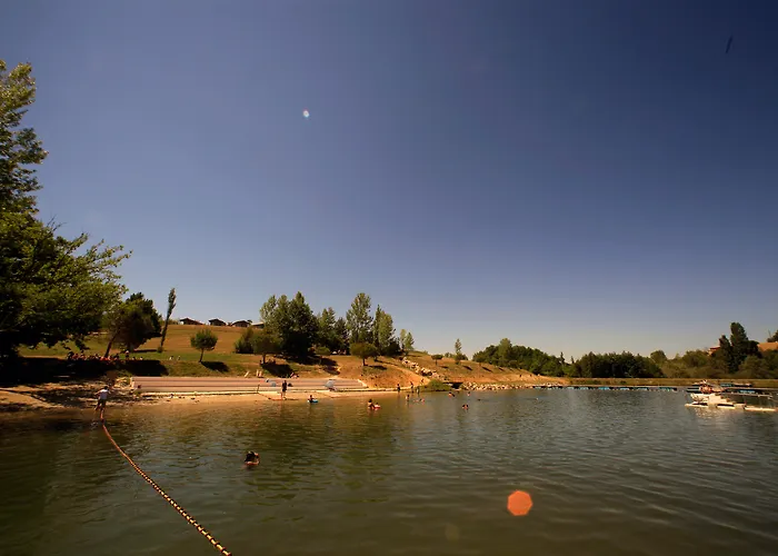 Terres De France - Les Hameaux Des Lacs 2*